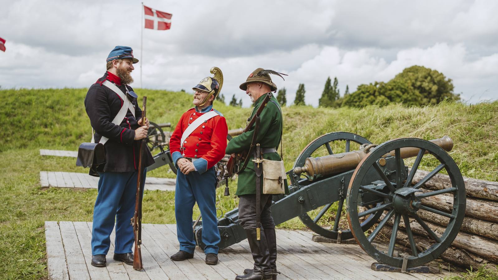 Soldater taler sammen på Fredericia Vold