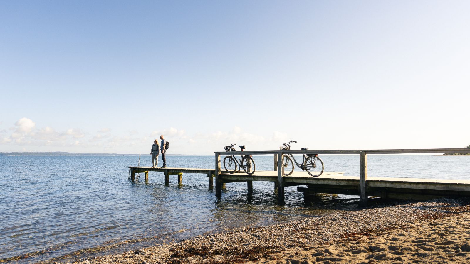 Cykelturister på Trelde Næs Strand