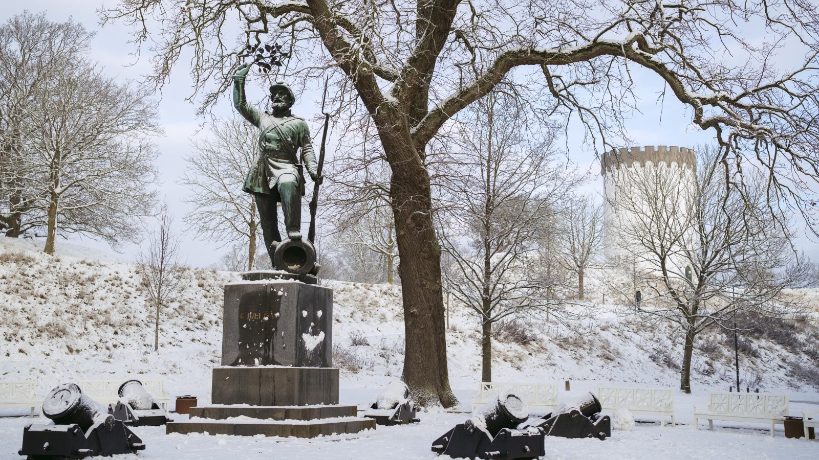 Vinter og sne på Landsoldatpladsen