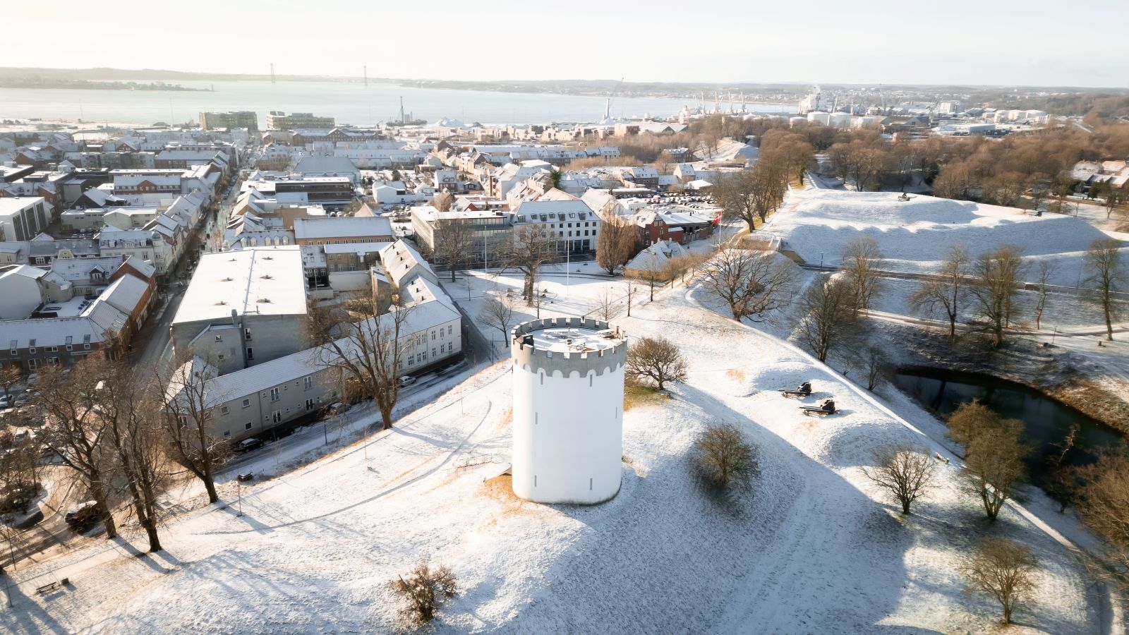 Fredericia Vold og Det Hvide Vandtårn i sne til vinter