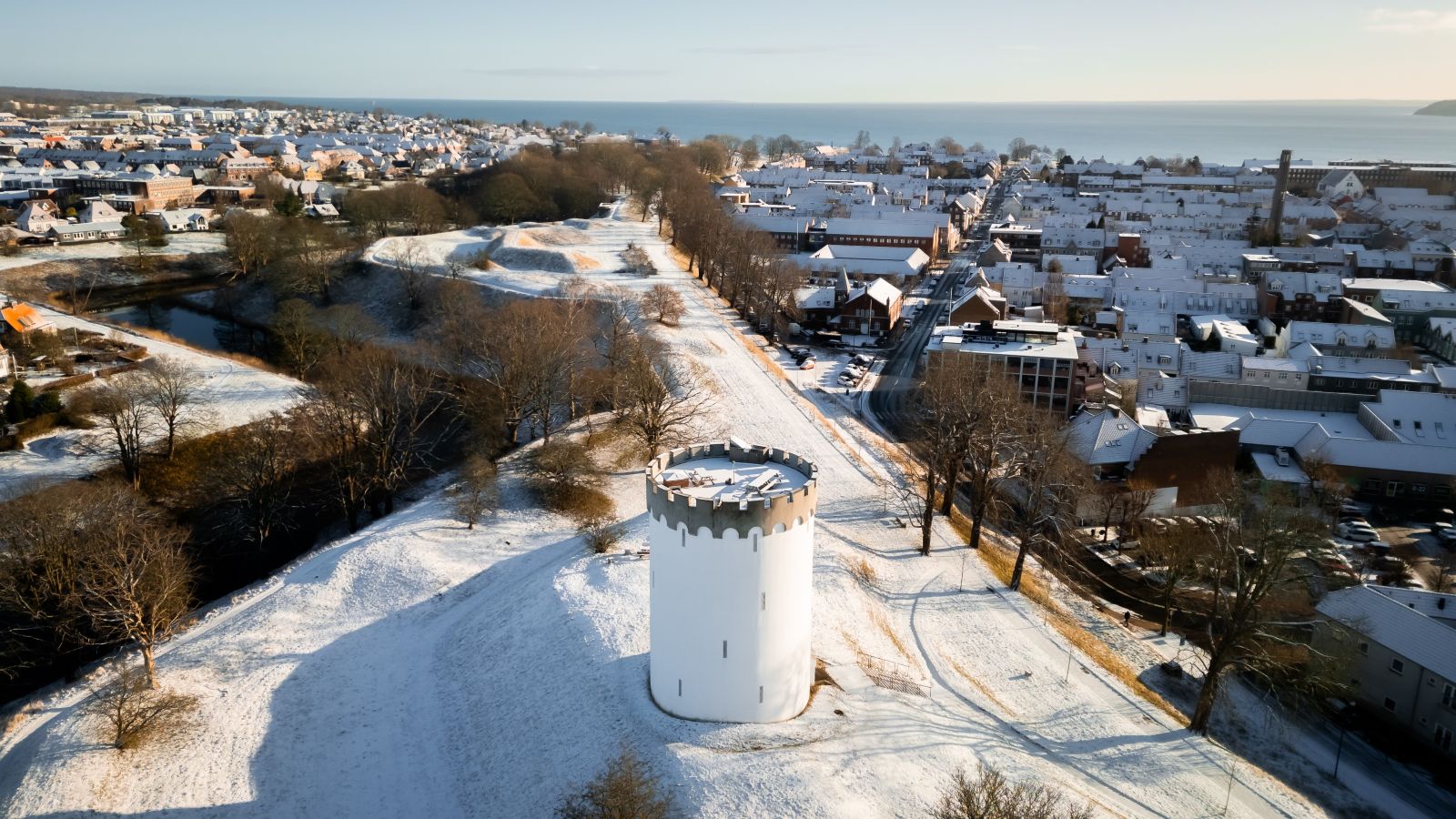 Det Hvide Vandtårn på Fredericia Vold i snevejr