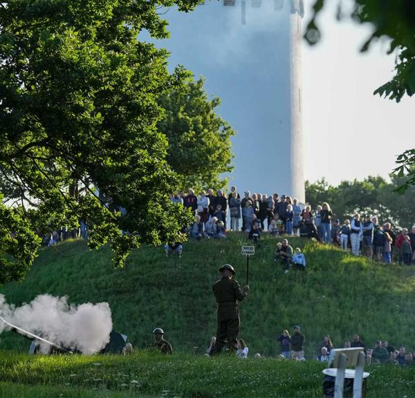 Der affyres kanoner på Volden