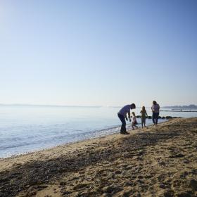 Familie på Hyby Strand